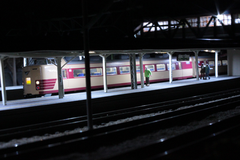 485系 鳥海 夜の水上駅